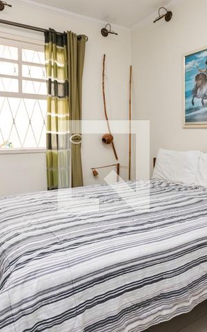Casa à venda com 196m², 4 quartos e 4 vagas Casa à venda com 196m², 4 quartos e 4 vagasQuarto