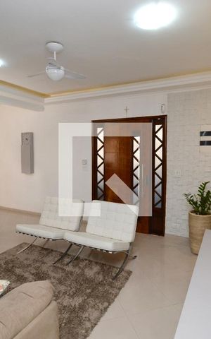 Casa à venda com 250m², 3 quartos e 3 vagasSala