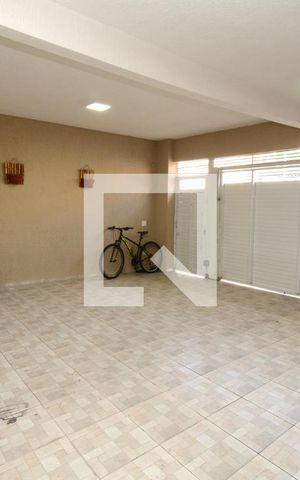 Casa à venda com 250m², 3 quartos e 3 vagasGaragem