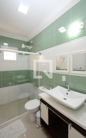 Casa à venda com 250m², 3 quartos e 3 vagasBanheiro