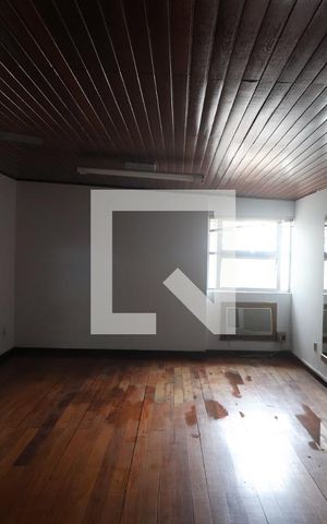 Casa à venda com 280m², 5 quartos e 2 vagasQuarto 5