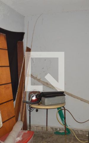 Casa à venda com 300m², 2 quartos e 4 vagasFundos