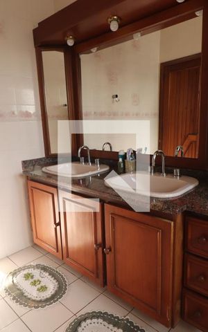 Casa à venda com 572m², 4 quartos e 3 vagasBanheiro