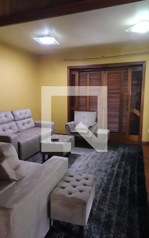 Casa à venda com 572m², 4 quartos e 3 vagasSala