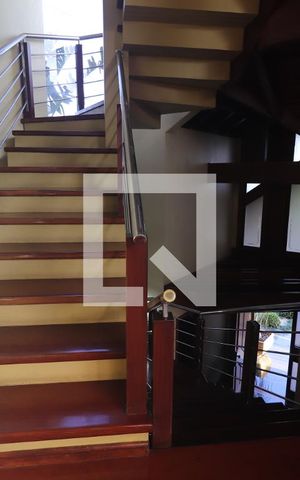Casa à venda com 572m², 4 quartos e 3 vagasEscada