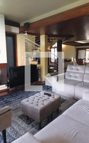 Casa à venda com 572m², 4 quartos e 3 vagasSala