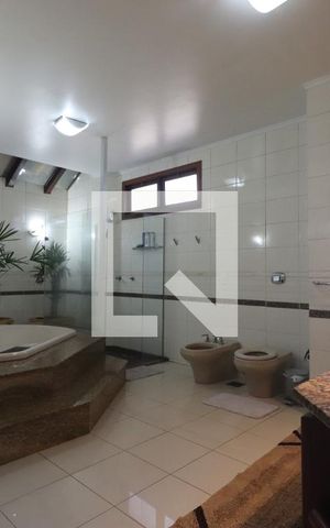Casa à venda com 572m², 4 quartos e 3 vagasBanheiro da Suíte