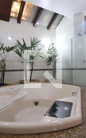 Casa à venda com 572m², 4 quartos e 3 vagasBanheiro da Suíte