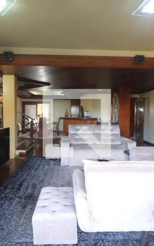 Casa à venda com 572m², 4 quartos e 3 vagasSala
