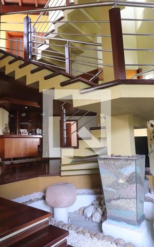 Casa à venda com 572m², 4 quartos e 3 vagasSala