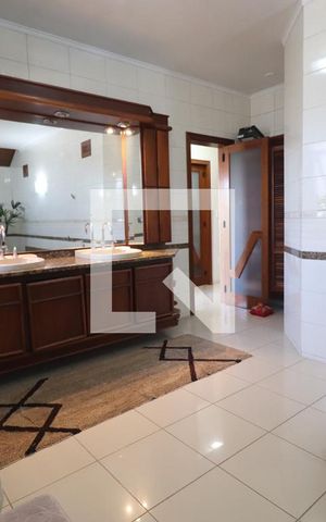 Casa à venda com 572m², 4 quartos e 3 vagasBanheiro da Suíte
