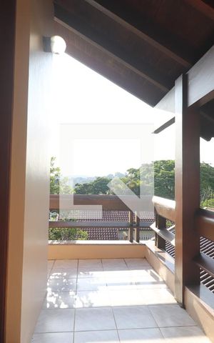 Casa à venda com 572m², 4 quartos e 3 vagasSacada Quarto 01