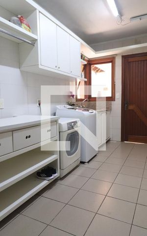 Casa à venda com 572m², 4 quartos e 3 vagasÁrea de Serviço