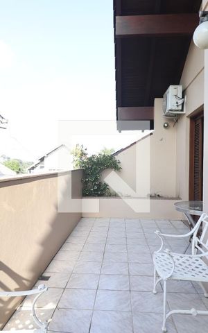 Casa à venda com 572m², 4 quartos e 3 vagasSacada Quarto 02 e 03