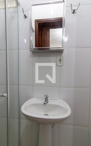 Studio para alugar com 28m², 1 quarto e sem vaga Studio para alugar com 28m², 1 quarto e sem vagaBanheiro
