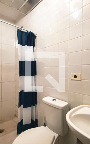 Casa de condomínio à venda com 100m², 4 quartos e 6 vagasBanheiro