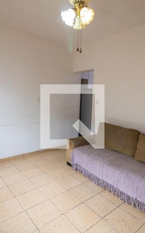 Casa à venda com 184m², 5 quartos e 4 vagas Casa à venda com 184m², 5 quartos e 4 vagasSala
