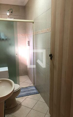 Casa à venda com 221m², 4 quartos e 2 vagas Casa à venda com 221m², 4 quartos e 2 vagasBanheiro