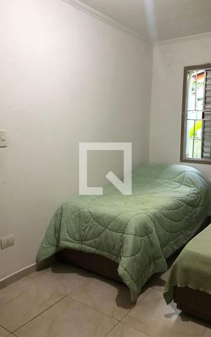 Casa à venda com 221m², 4 quartos e 2 vagas Casa à venda com 221m², 4 quartos e 2 vagasQuarto
