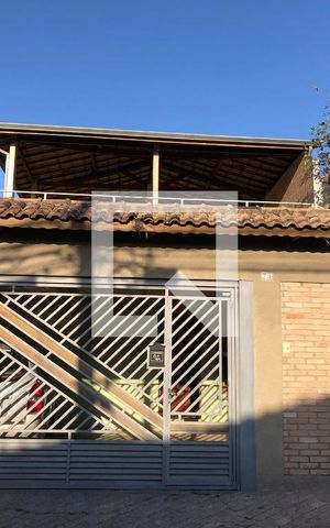 Casa à venda com 221m², 4 quartos e 2 vagas Casa à venda com 221m², 4 quartos e 2 vagasFachada