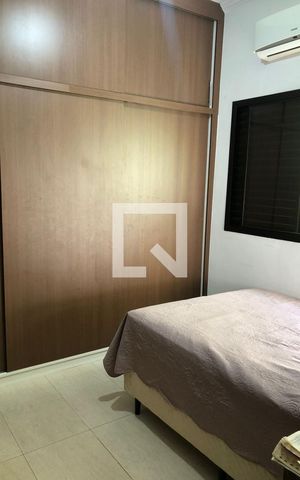 Casa à venda com 221m², 4 quartos e 2 vagas Casa à venda com 221m², 4 quartos e 2 vagasQuarto