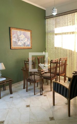 Casa à venda com 221m², 4 quartos e 2 vagas Casa à venda com 221m², 4 quartos e 2 vagasSala de Jantar