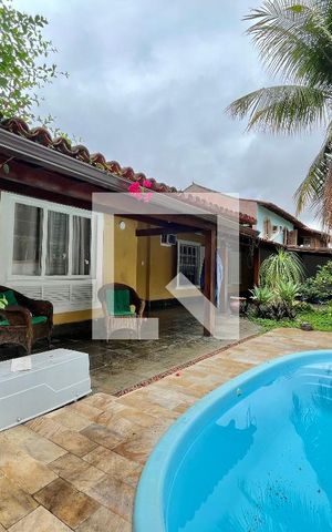 Casa de condomínio à venda com 324m², 3 quartos e 1 vaga Casa de condomínio à venda com 324m², 3 quartos e 1 vagaFrente da casa/Piscina