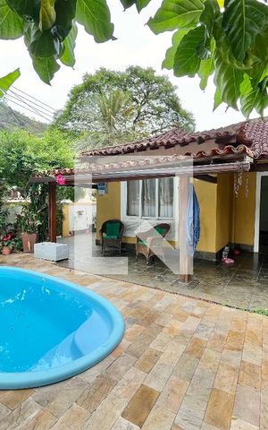 Casa de condomínio à venda com 324m², 3 quartos e 1 vaga Casa de condomínio à venda com 324m², 3 quartos e 1 vagaFrente da casa/Piscina