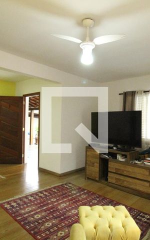 Casa de condomínio à venda com 324m², 3 quartos e 1 vagaSala
