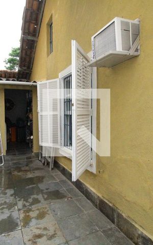 Casa de condomínio à venda com 324m², 3 quartos e 1 vagaFundos