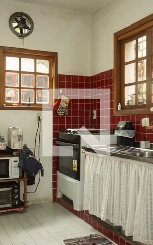 Casa à venda com 200m², 3 quartos e 2 vagas Casa à venda com 200m², 3 quartos e 2 vagasCozinha