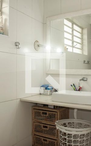 Casa à venda com 200m², 3 quartos e 2 vagas Casa à venda com 200m², 3 quartos e 2 vagasBanheiro da Suíte