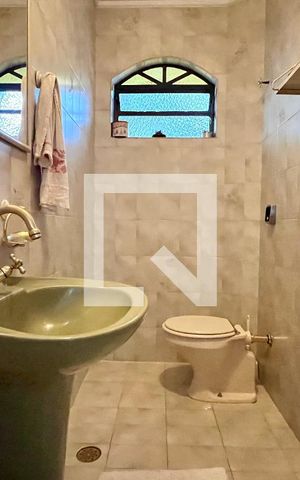 Casa à venda com 275m², 4 quartos e 2 vagas Casa à venda com 275m², 4 quartos e 2 vagasLavabo