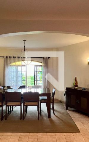 Casa à venda com 275m², 4 quartos e 2 vagas Casa à venda com 275m², 4 quartos e 2 vagasSala de Jantar
