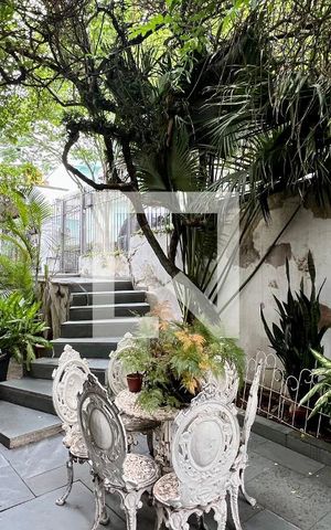 Casa à venda com 275m², 4 quartos e 2 vagas Casa à venda com 275m², 4 quartos e 2 vagasQuintal