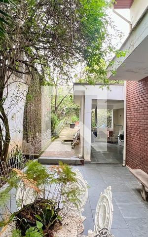 Casa à venda com 275m², 4 quartos e 2 vagas Casa à venda com 275m², 4 quartos e 2 vagasQuintal