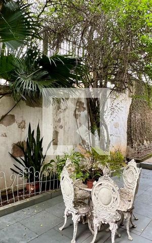 Casa à venda com 275m², 4 quartos e 2 vagas Casa à venda com 275m², 4 quartos e 2 vagasQuintal