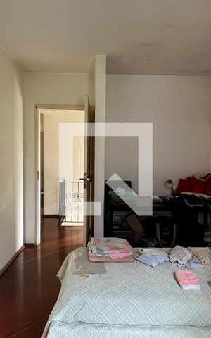 Casa à venda com 275m², 4 quartos e 2 vagas Casa à venda com 275m², 4 quartos e 2 vagasQuarto 1