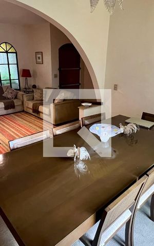 Casa à venda com 275m², 4 quartos e 2 vagas Casa à venda com 275m², 4 quartos e 2 vagasSala de Jantar