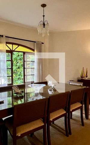 Casa à venda com 275m², 4 quartos e 2 vagas Casa à venda com 275m², 4 quartos e 2 vagasSala de Jantar