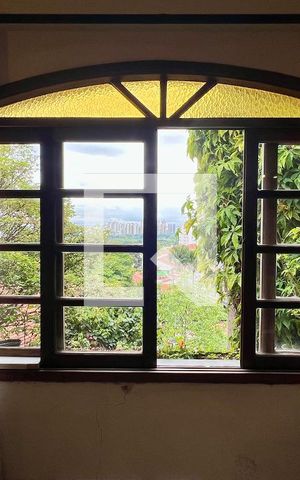 Casa à venda com 275m², 4 quartos e 2 vagas Casa à venda com 275m², 4 quartos e 2 vagasVista da sala de jantar