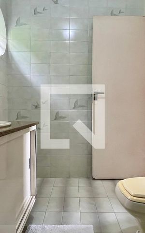 Casa à venda com 275m², 4 quartos e 2 vagas Casa à venda com 275m², 4 quartos e 2 vagasBanheiro