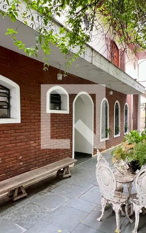 Casa à venda com 275m², 4 quartos e 2 vagas Casa à venda com 275m², 4 quartos e 2 vagasQuintal
