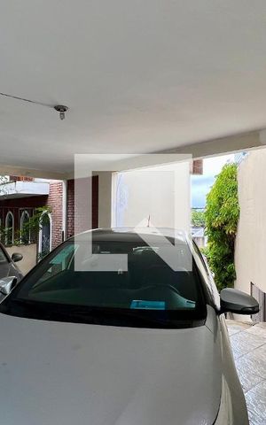 Casa à venda com 275m², 4 quartos e 2 vagas Casa à venda com 275m², 4 quartos e 2 vagasGaragem