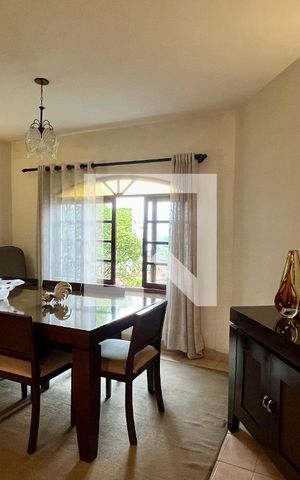 Casa à venda com 275m², 4 quartos e 2 vagas Casa à venda com 275m², 4 quartos e 2 vagasSala de Jantar