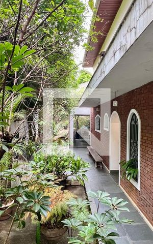 Casa à venda com 275m², 4 quartos e 2 vagas Casa à venda com 275m², 4 quartos e 2 vagasQuintal