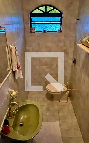Casa à venda com 275m², 4 quartos e 2 vagas Casa à venda com 275m², 4 quartos e 2 vagasLavabo