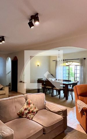 Casa à venda com 275m², 4 quartos e 2 vagas Casa à venda com 275m², 4 quartos e 2 vagasSala
