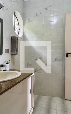 Casa à venda com 275m², 4 quartos e 2 vagas Casa à venda com 275m², 4 quartos e 2 vagasBanheiro