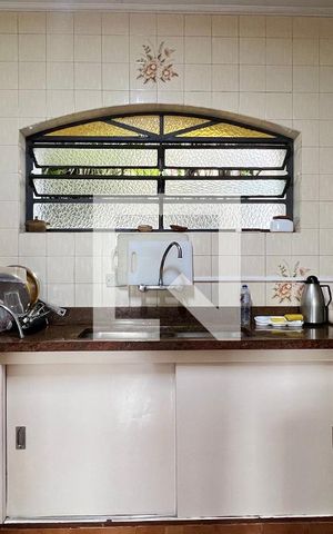 Casa à venda com 275m², 4 quartos e 2 vagas Casa à venda com 275m², 4 quartos e 2 vagasCozinha